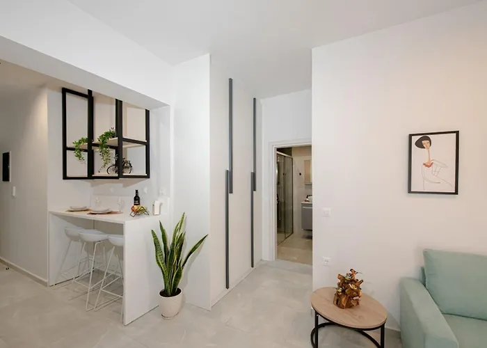 아파트 Minimal Chic Retreat 하니아