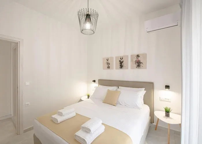 Minimal Chic Retreat *