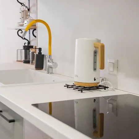 Minimal Chic Retreat