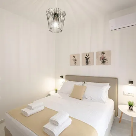 Minimal Chic Retreat *