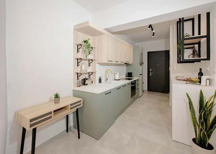 Minimal Chic Retreat Apartment *